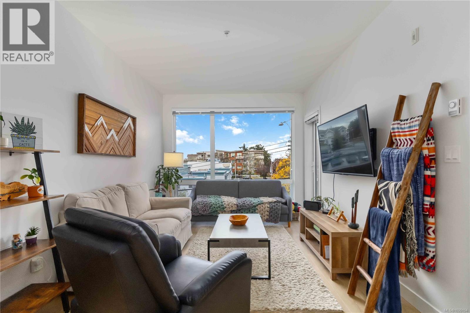 302 9864 Fourth Street, Sidney