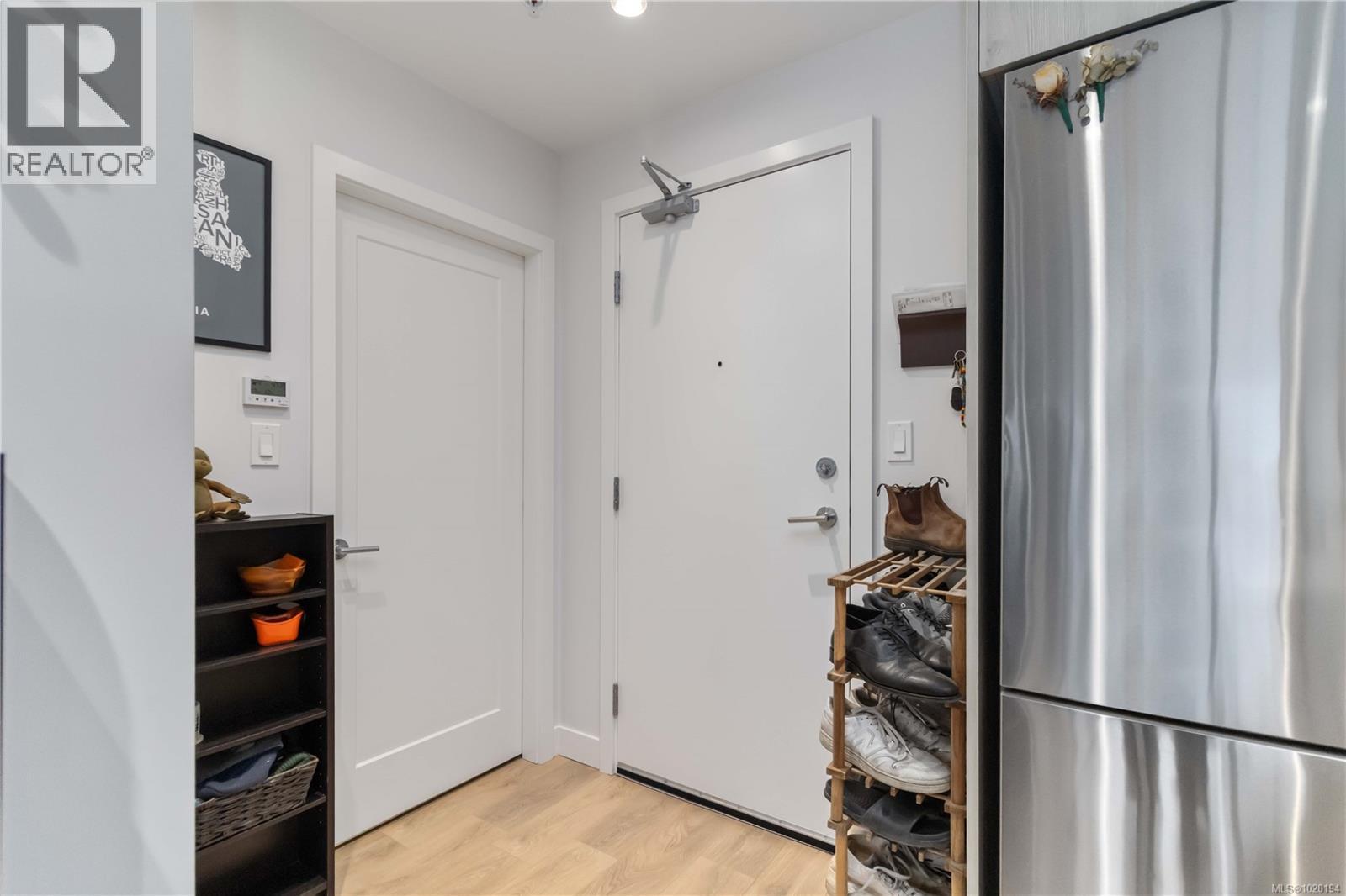 302 9864 Fourth Street, Sidney