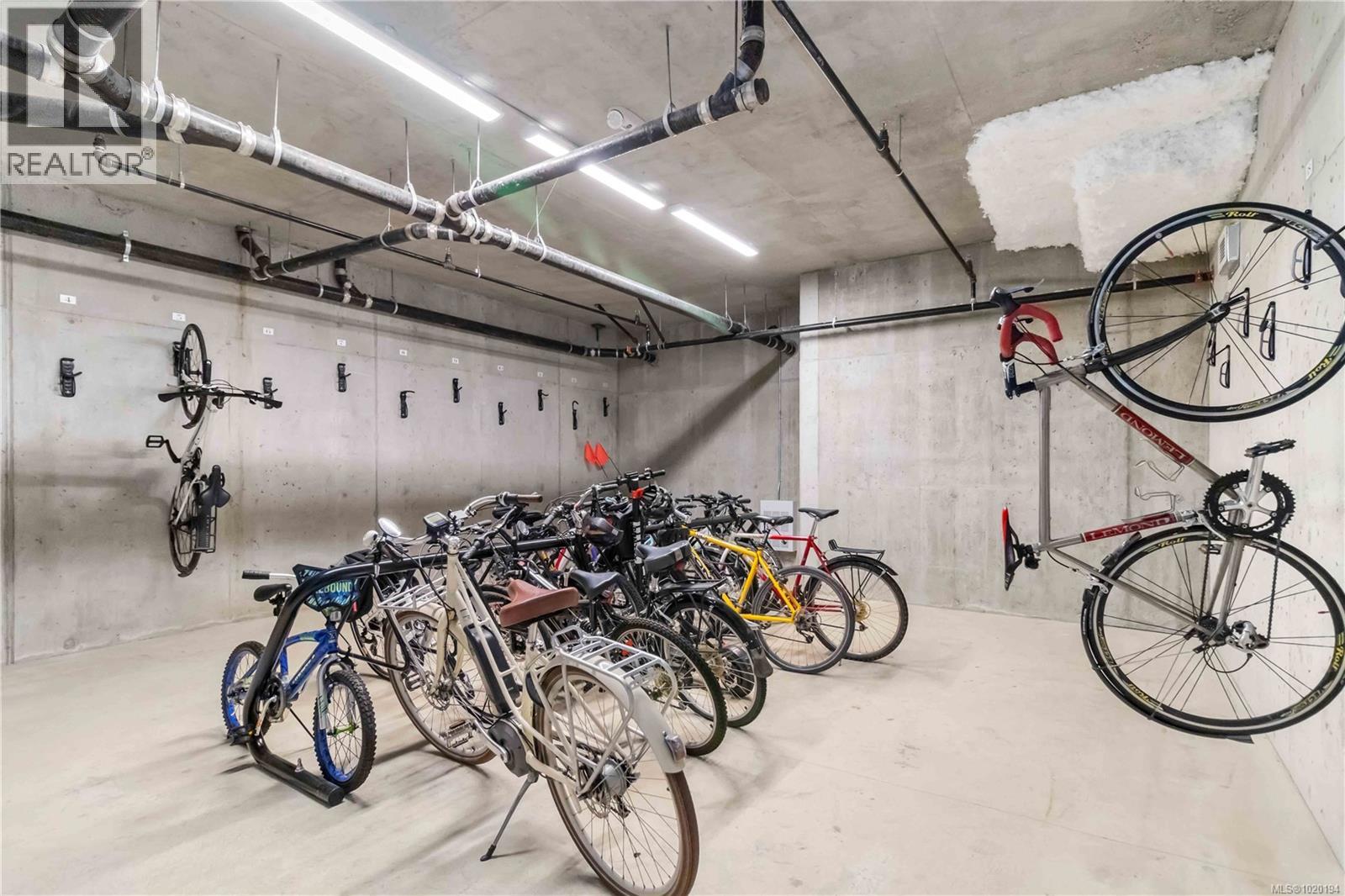 302 9864 Fourth Street, Sidney