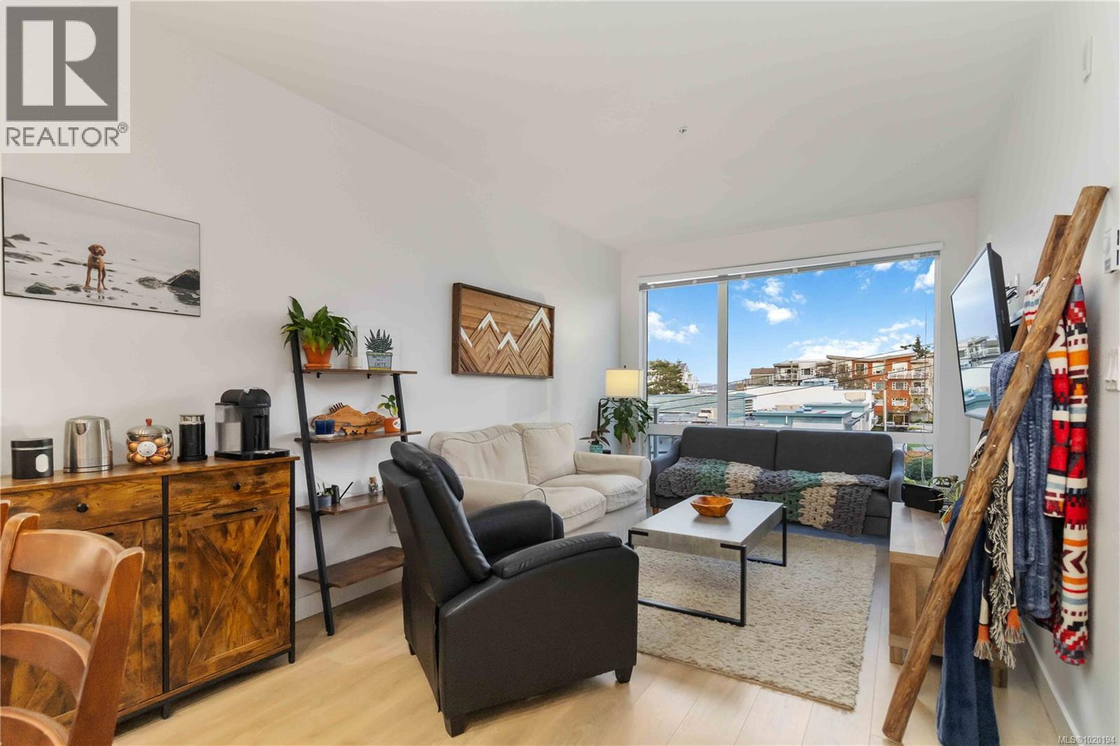 302 9864 Fourth Street, Sidney