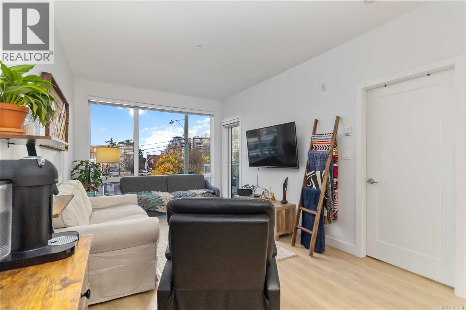 302 9864 Fourth Street, Sidney