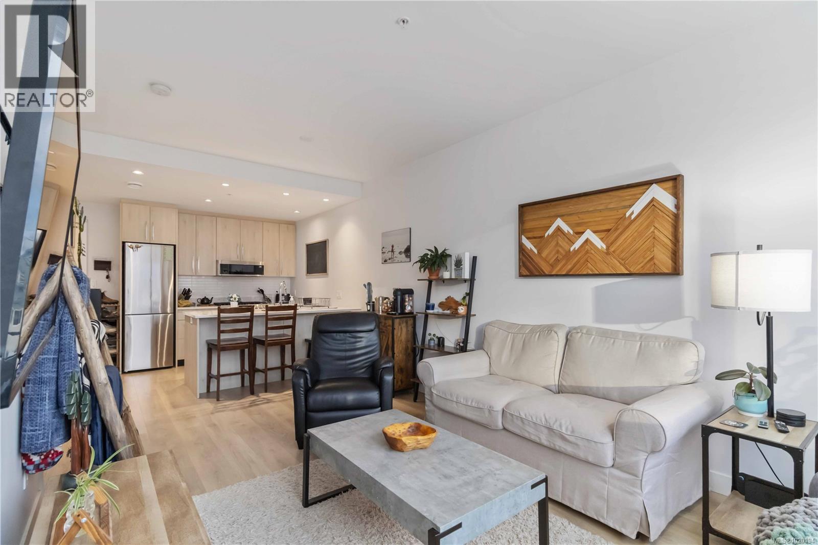 302 9864 Fourth Street, Sidney