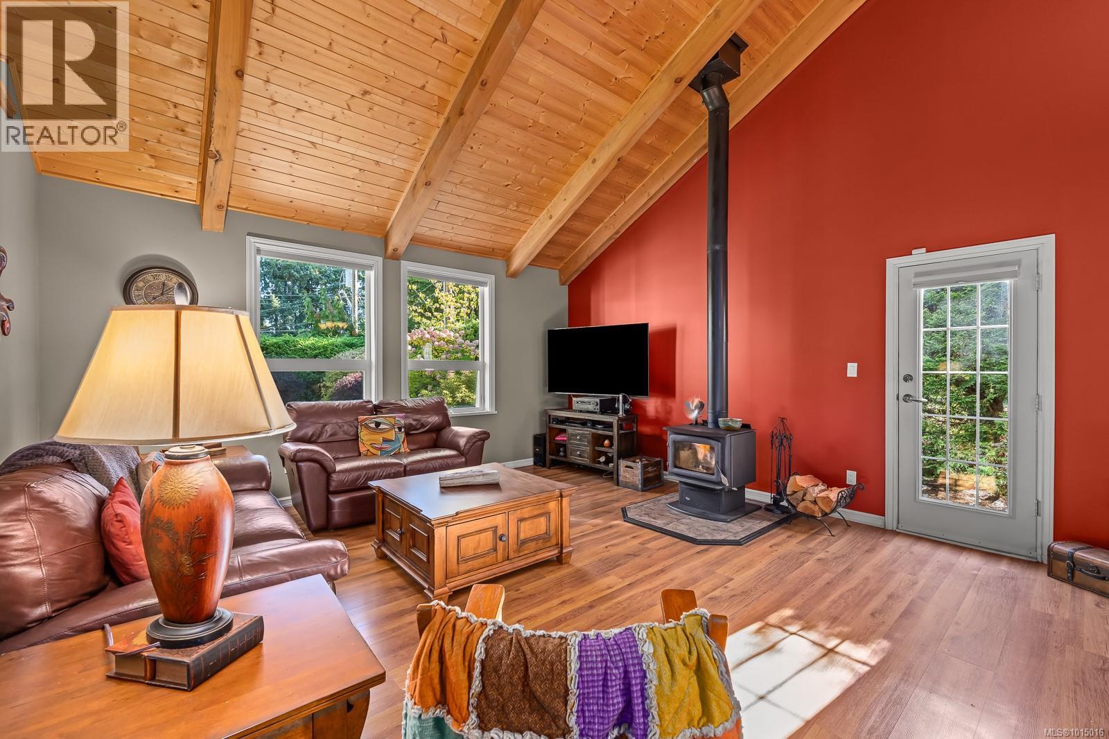 6505 Mystery Beach Rd, Fanny Bay