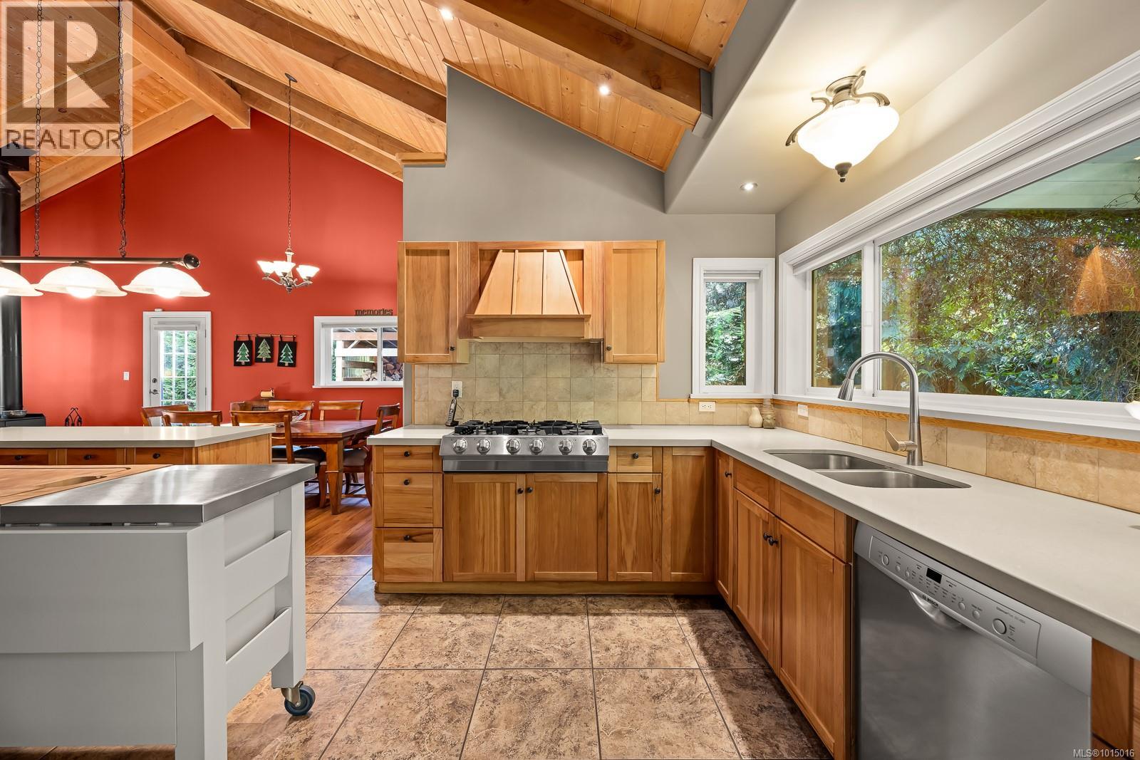 6505 Mystery Beach Rd, Fanny Bay