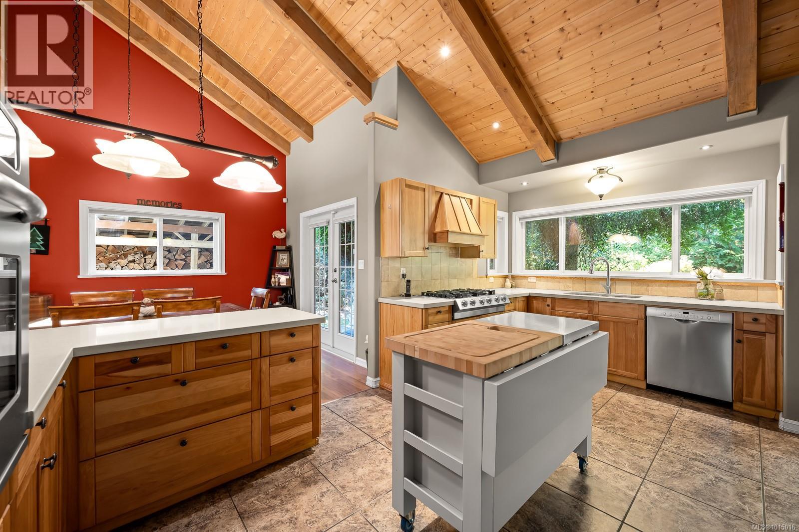 6505 Mystery Beach Rd, Fanny Bay