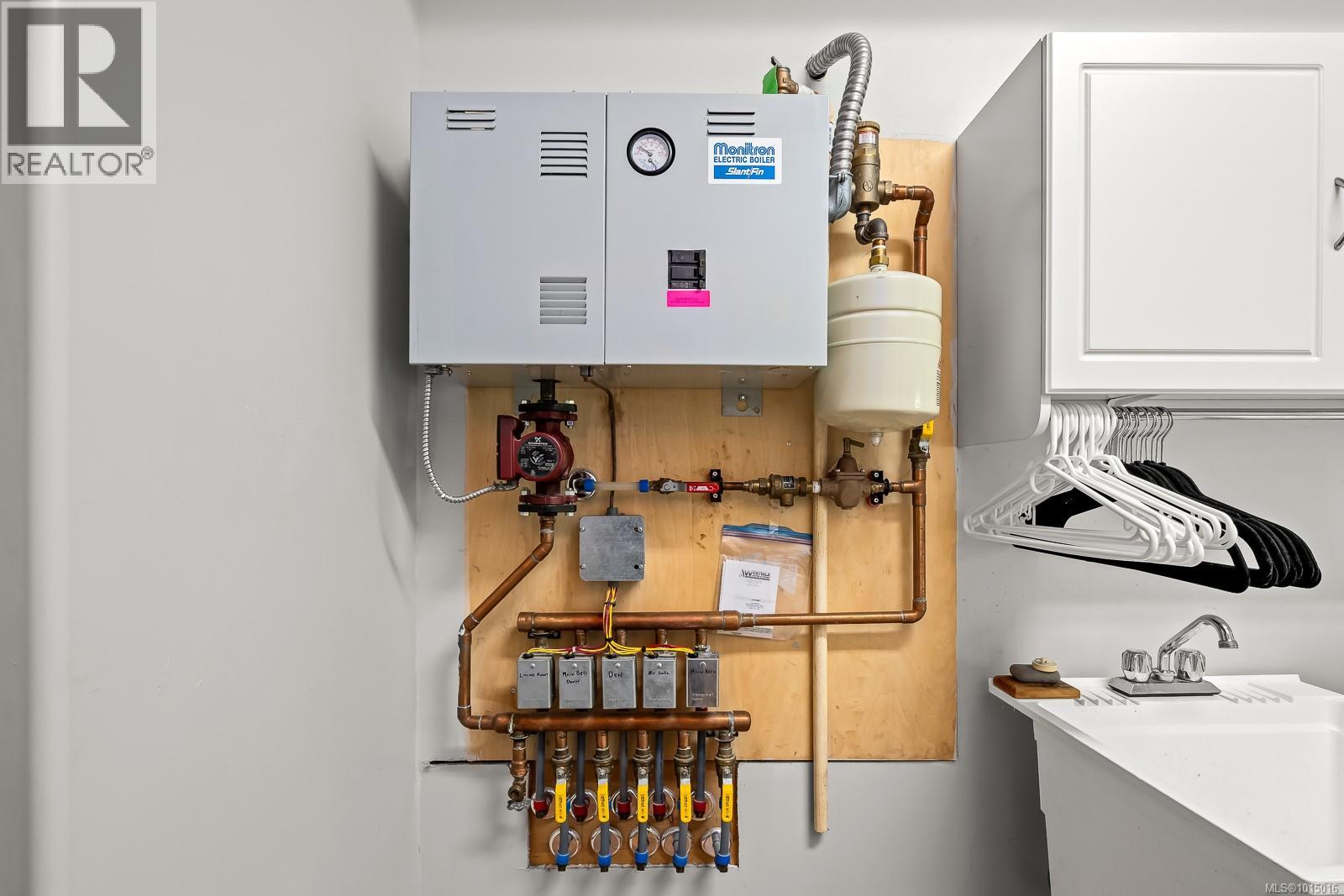 6505 Mystery Beach Rd, Fanny Bay