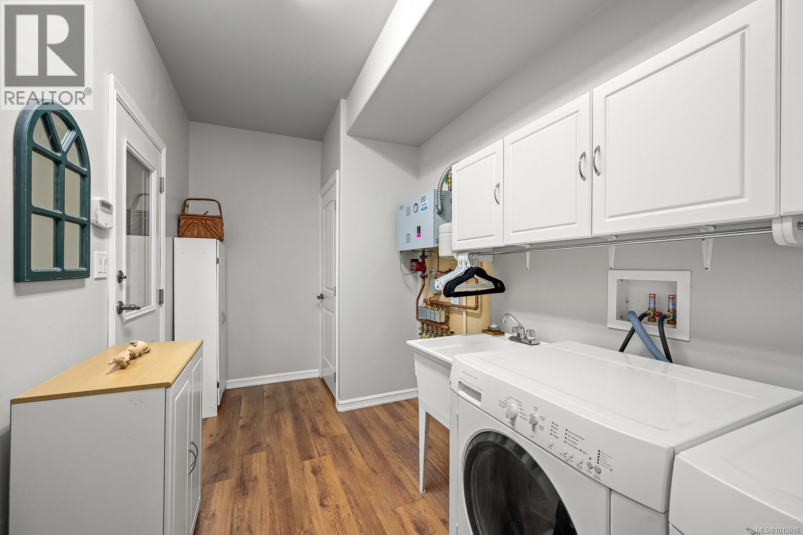 6505 Mystery Beach Rd, Fanny Bay