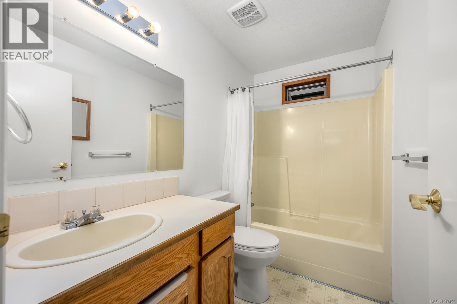 2105 Pemberton Pl, Comox