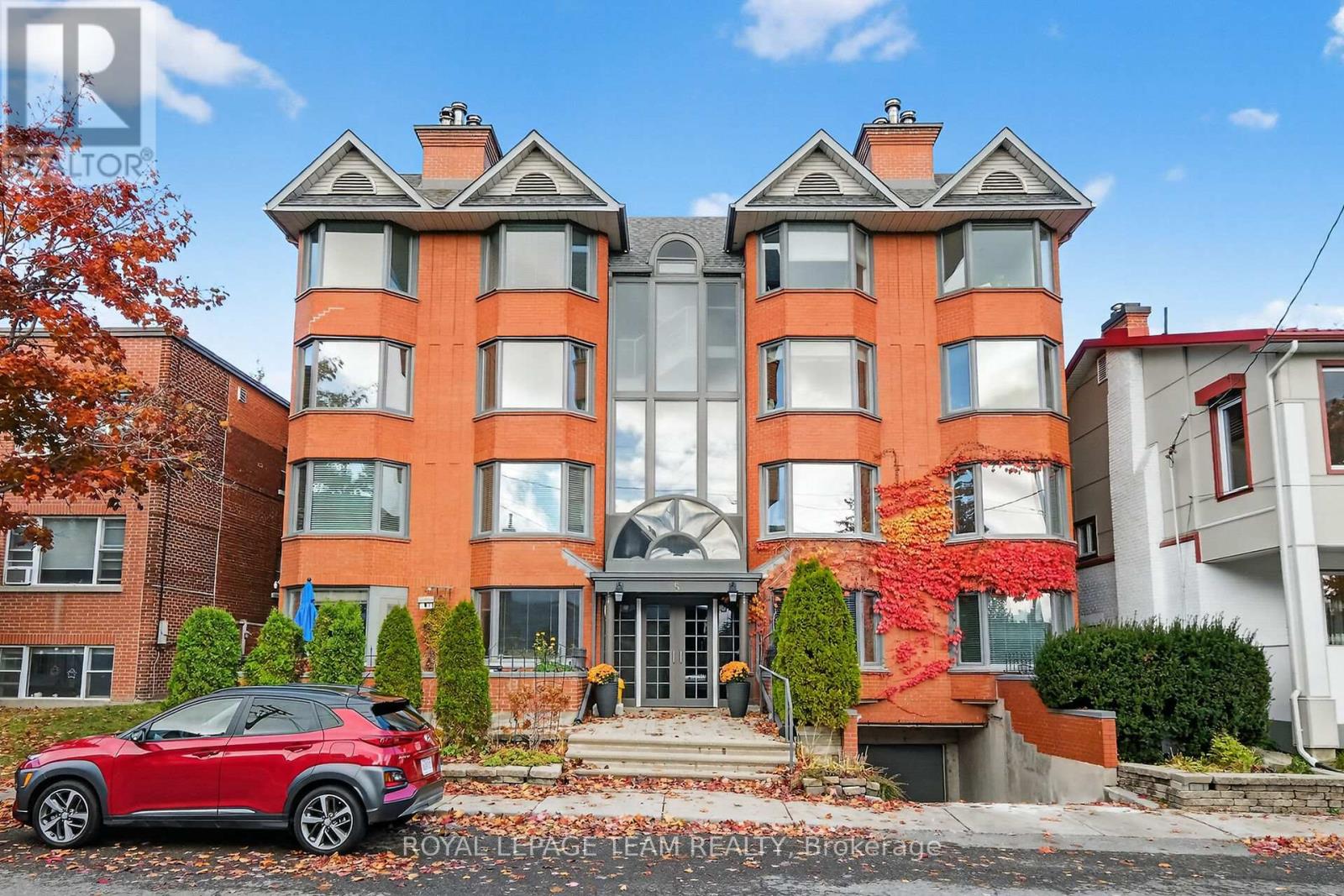 Welcome to 5 Frank St.beautifully maint.brick bldg