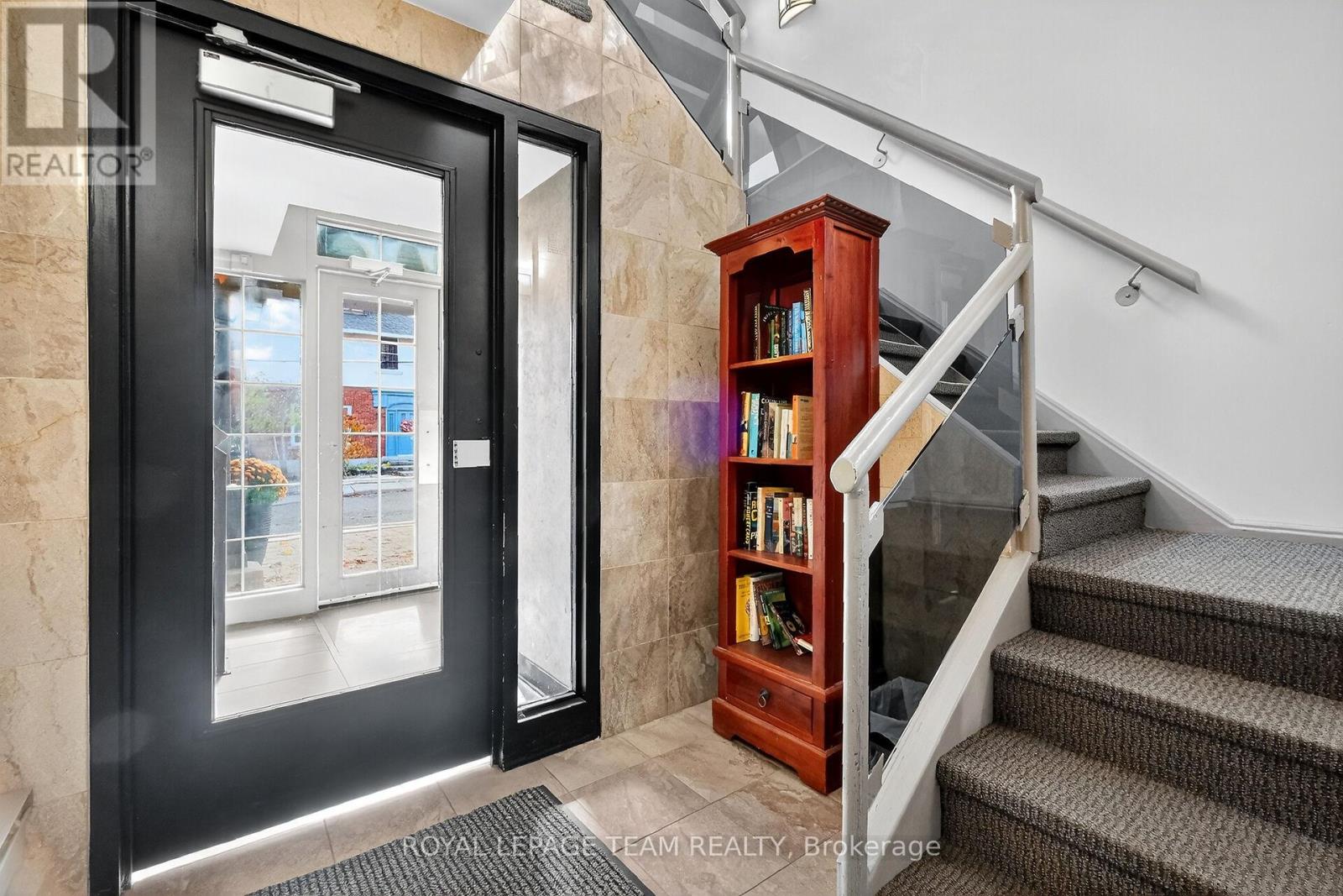 Residents/visitors may use stairs/elev. to 2nd lvl