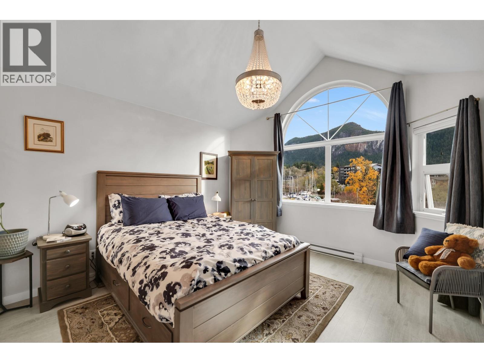 301 1466 PEMBERTON AVENUE, Squamish