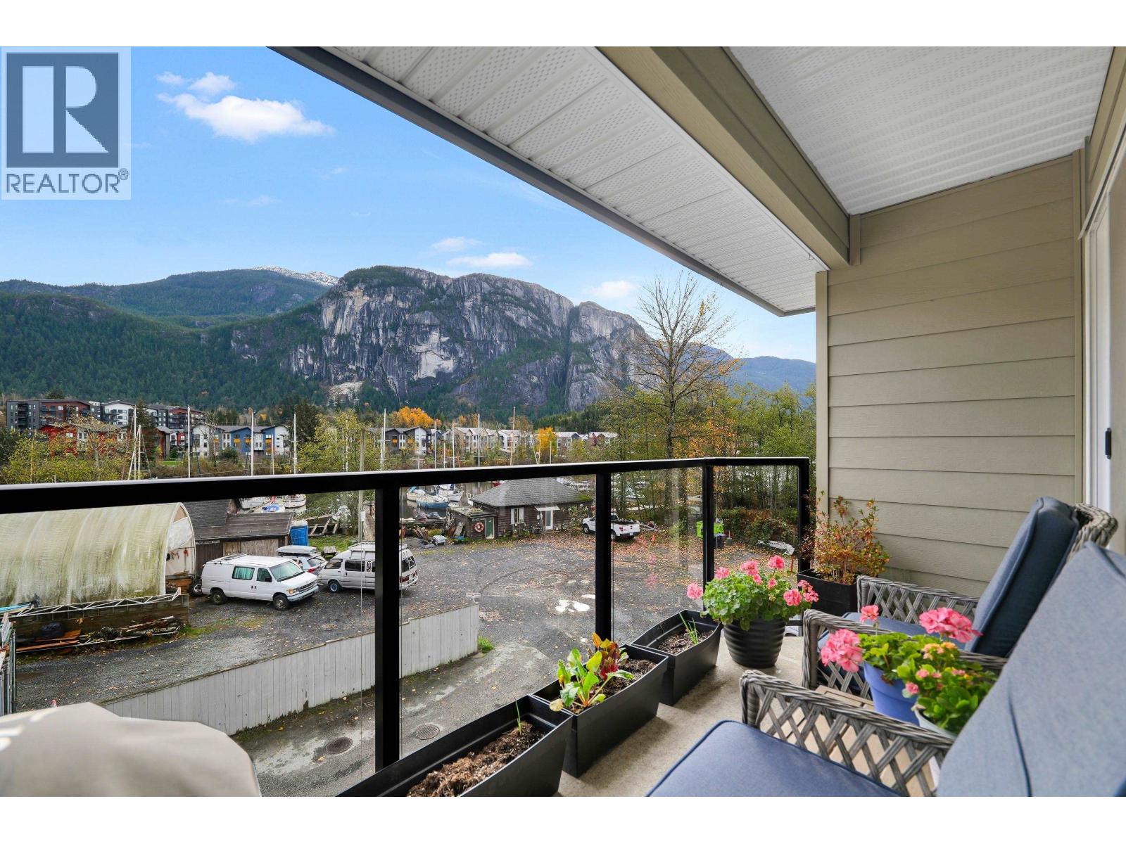 301 1466 PEMBERTON AVENUE, Squamish