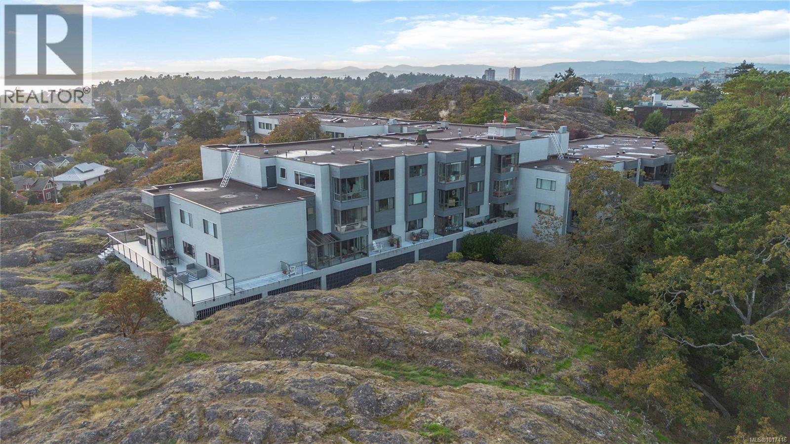 1433 Faircliff Lane, Victoria - Exteriors - Full Complex View, Drone/Aerial View - Photo 2