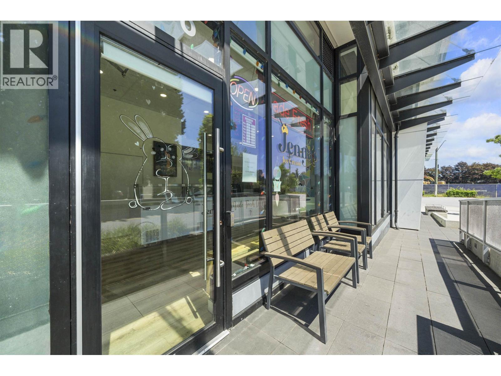 106 467 MOUNTAIN HIGHWAY, North Vancouver