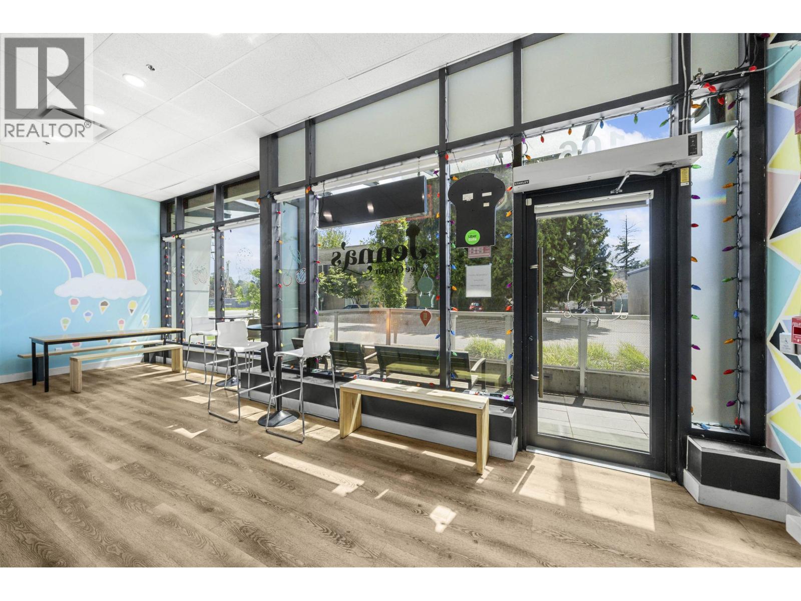 106 467 MOUNTAIN HIGHWAY, North Vancouver