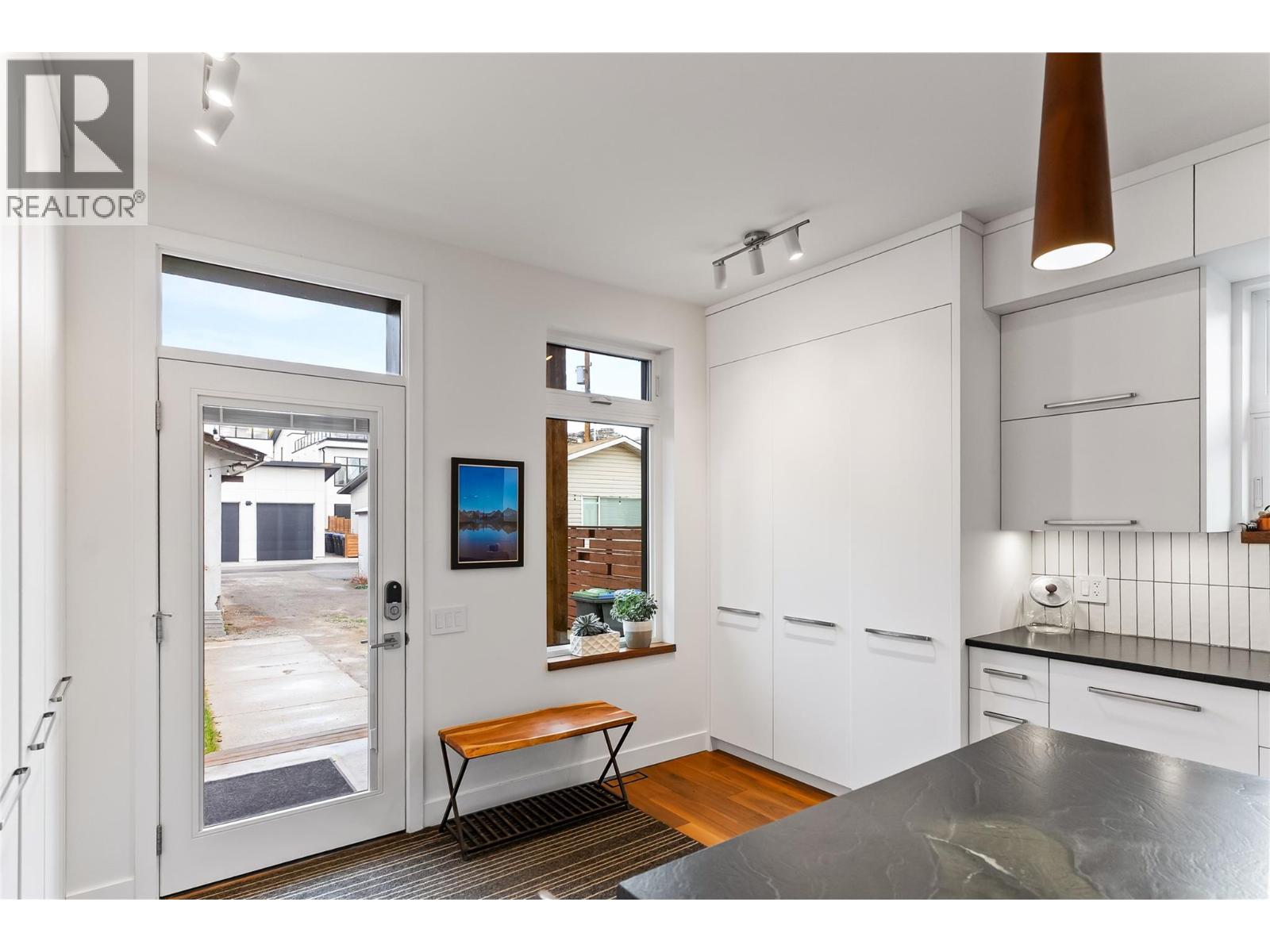  930 Cawston Avenue, Kelowna