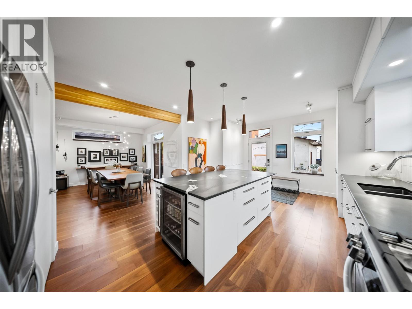  930 Cawston Avenue, Kelowna