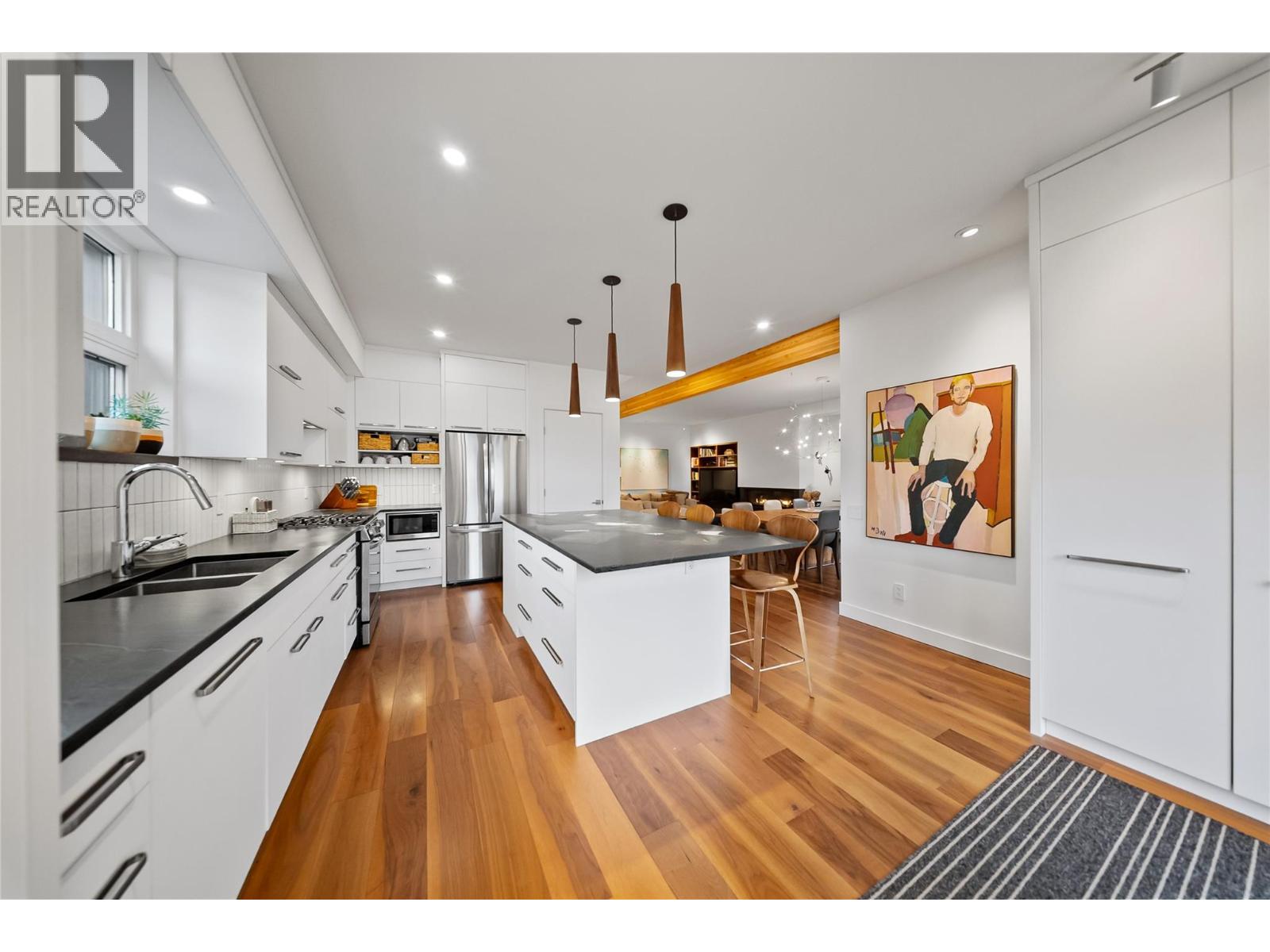  930 Cawston Avenue, Kelowna