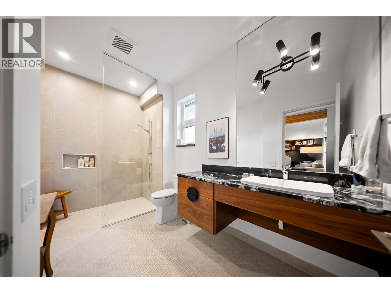  930 Cawston Avenue, Kelowna