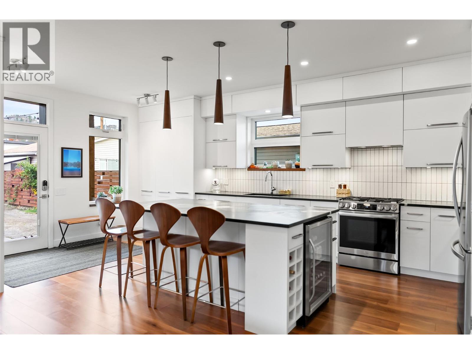  930 Cawston Avenue, Kelowna