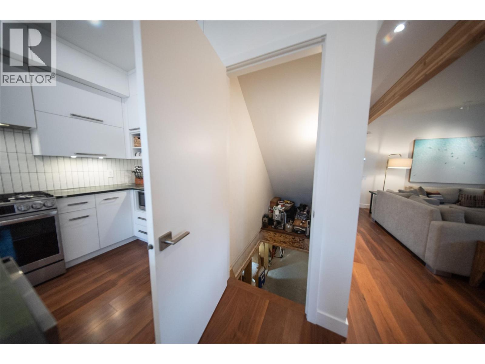  930 Cawston Avenue, Kelowna