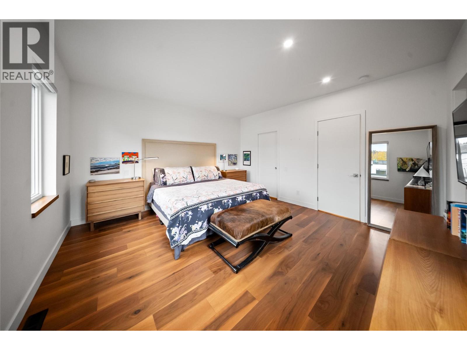  930 Cawston Avenue, Kelowna