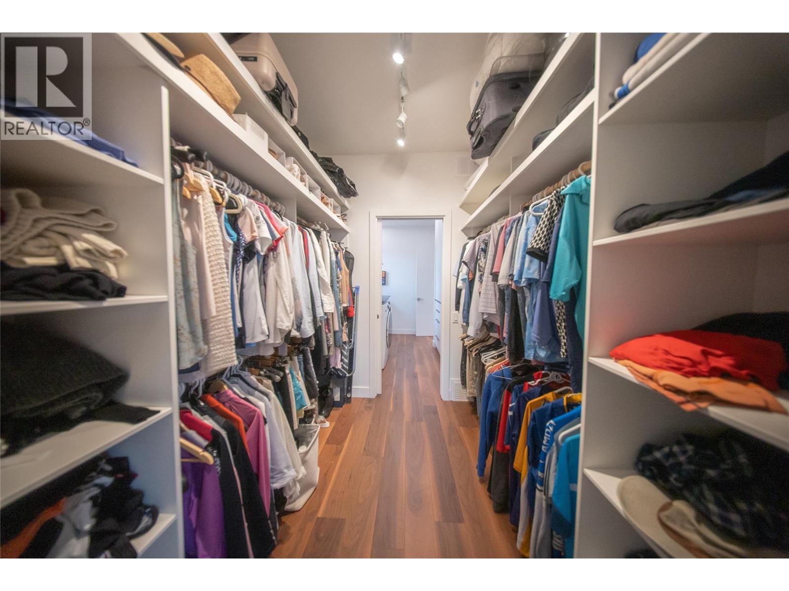  930 Cawston Avenue, Kelowna