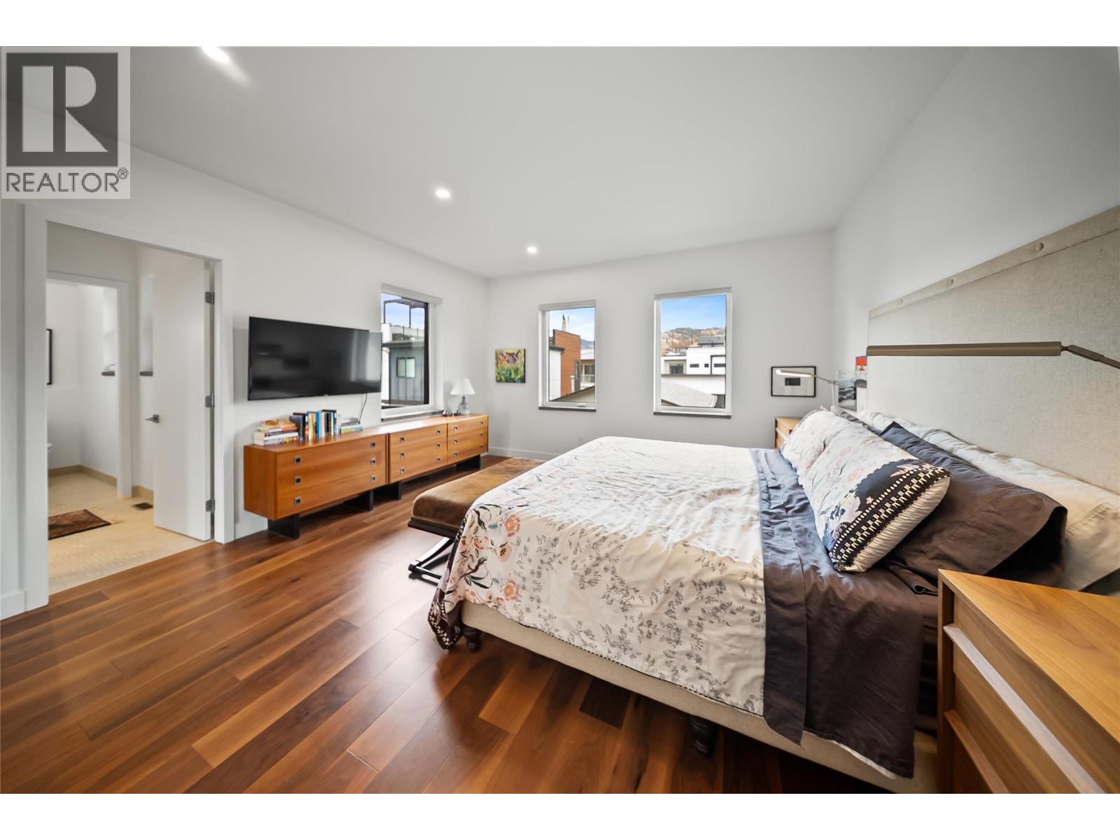  930 Cawston Avenue, Kelowna