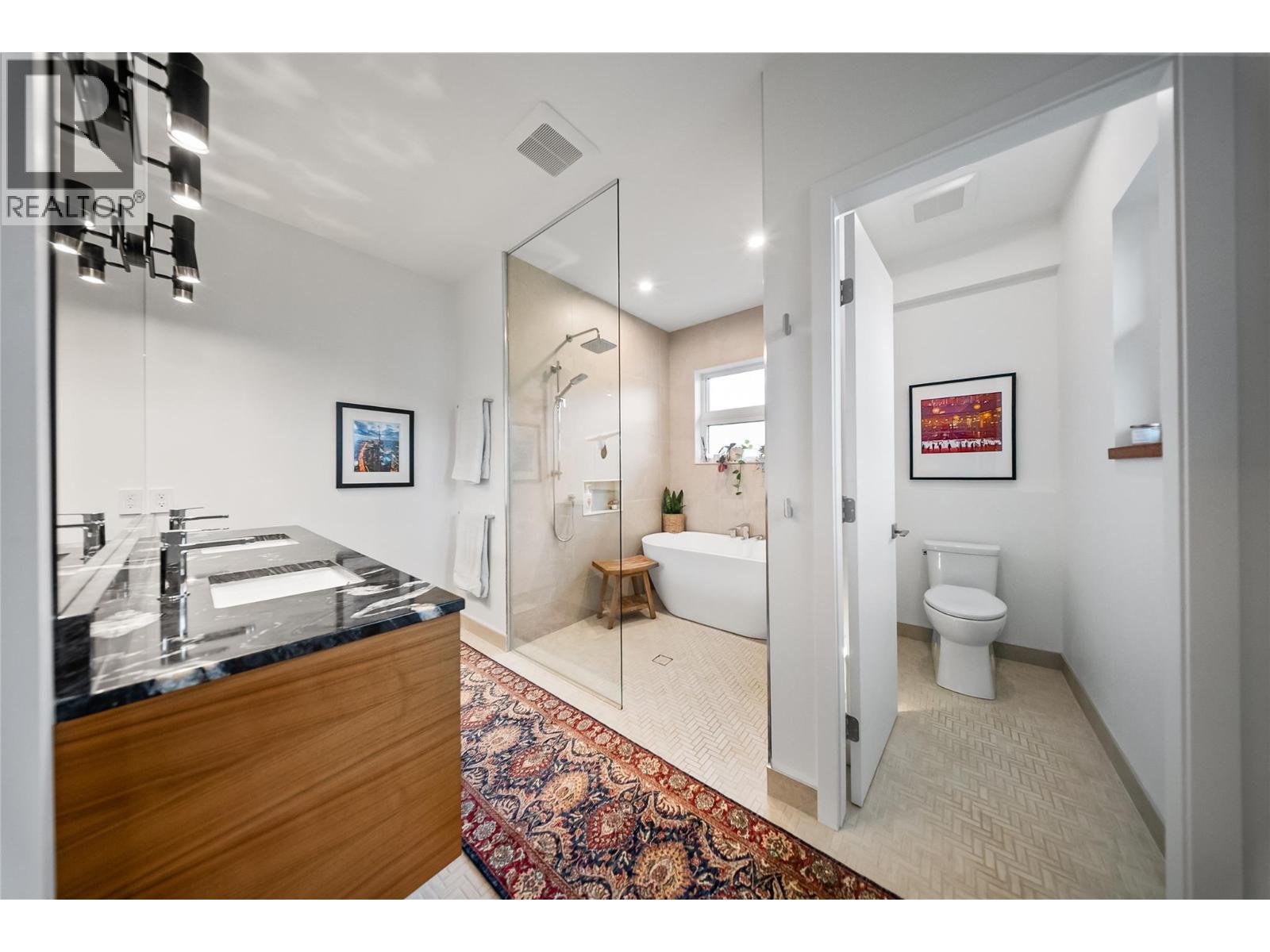  930 Cawston Avenue, Kelowna