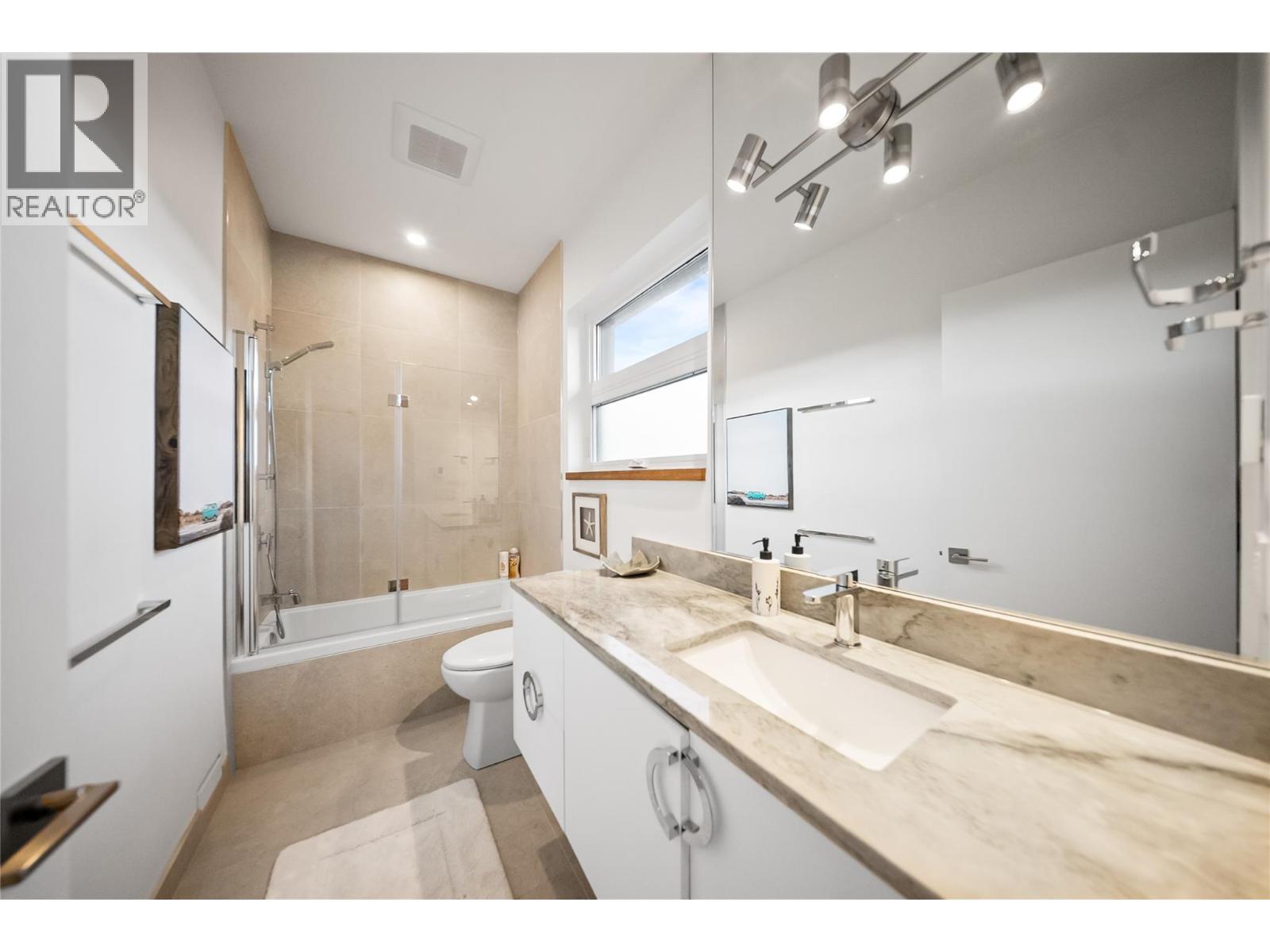  930 Cawston Avenue, Kelowna