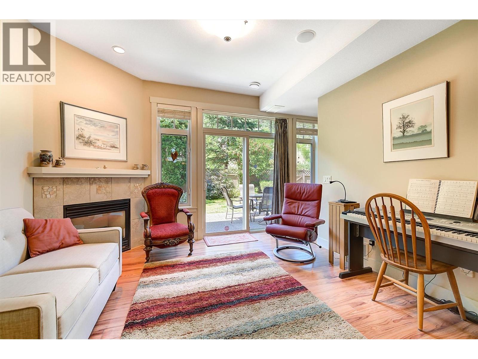 6 4356 Beach Avenue, Peachland