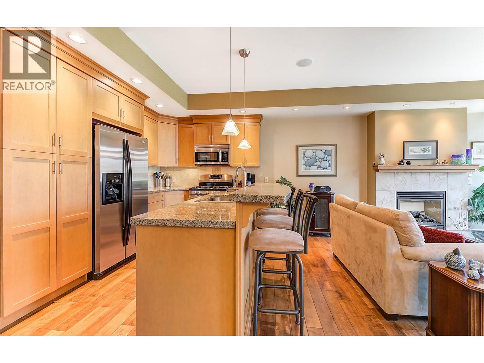 6 4356 Beach Avenue, Peachland