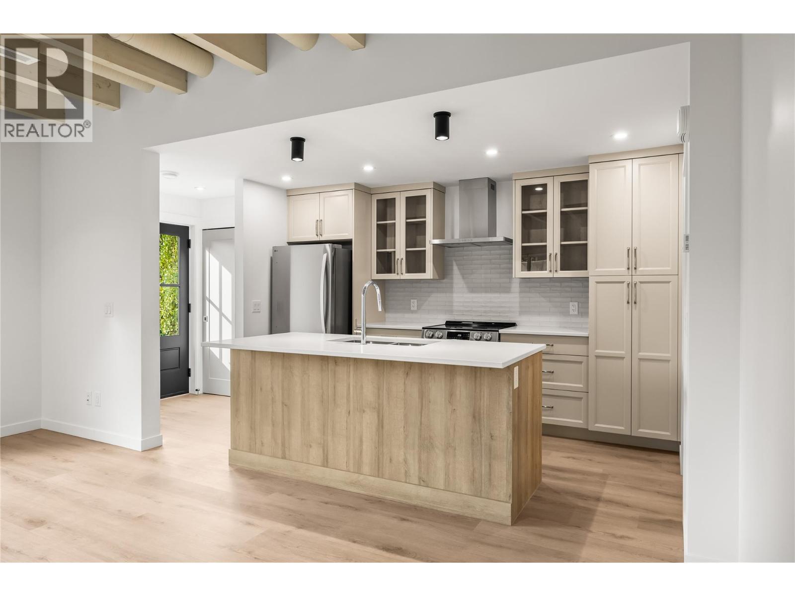 2 2957 Conlin Court, Kelowna