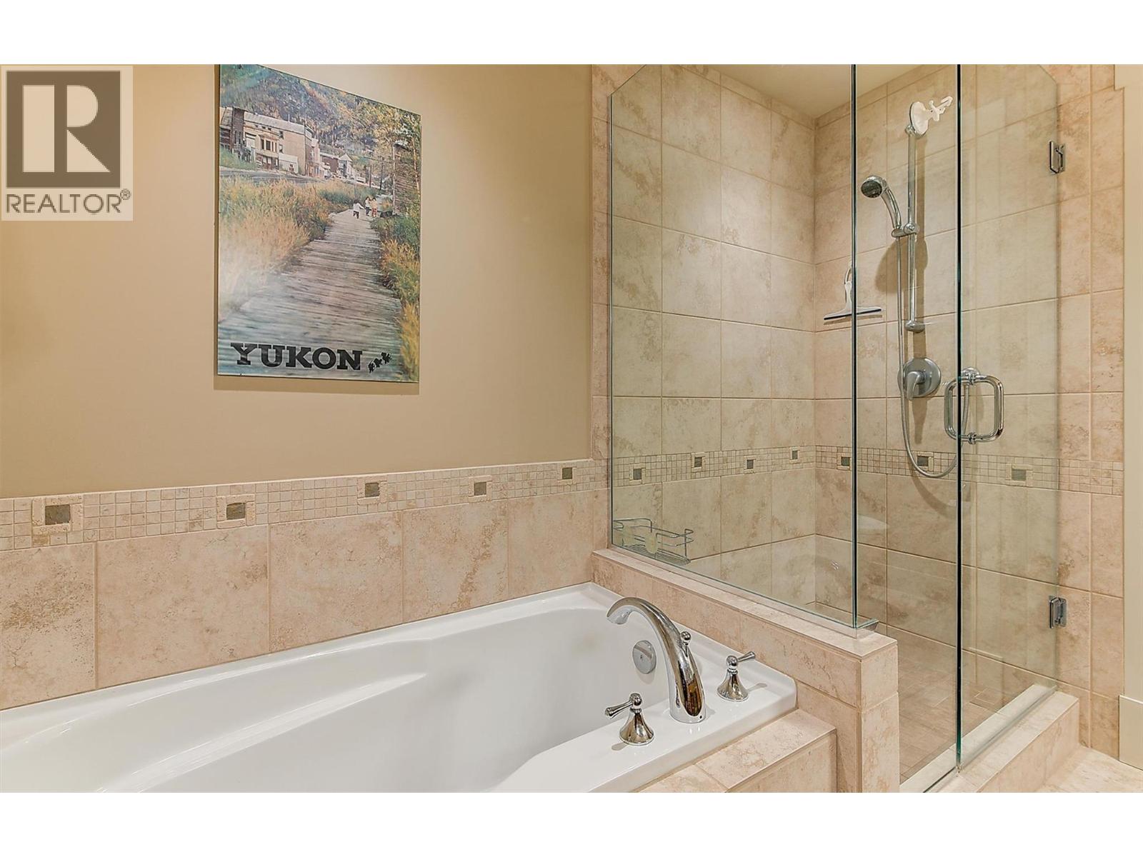 6 4356 Beach Avenue, Peachland