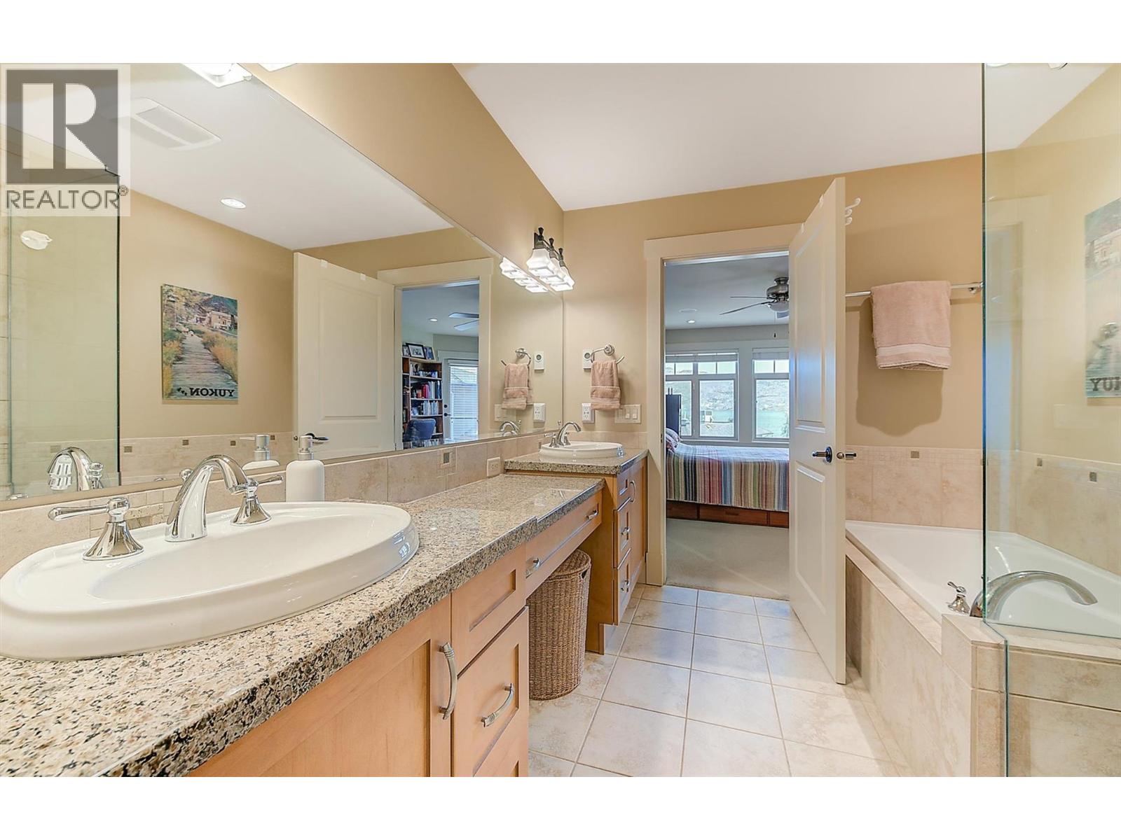 6 4356 Beach Avenue, Peachland