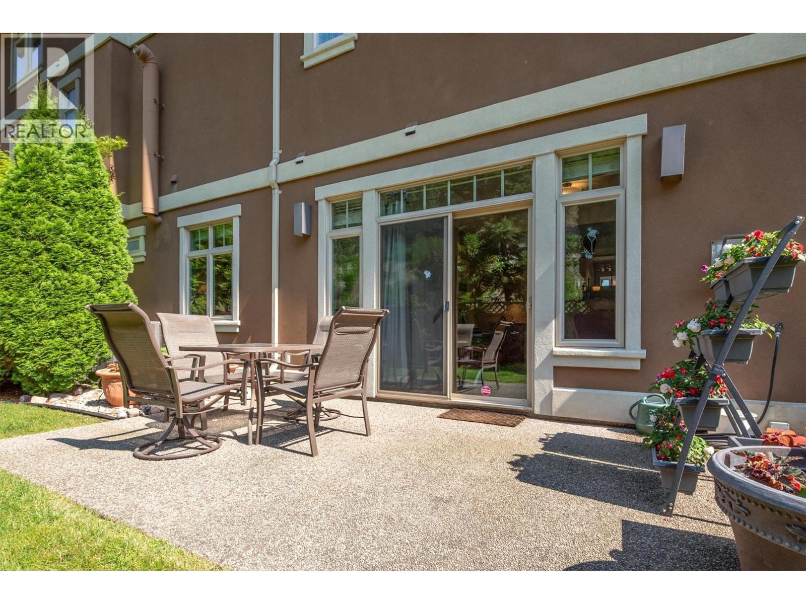 6 4356 Beach Avenue, Peachland