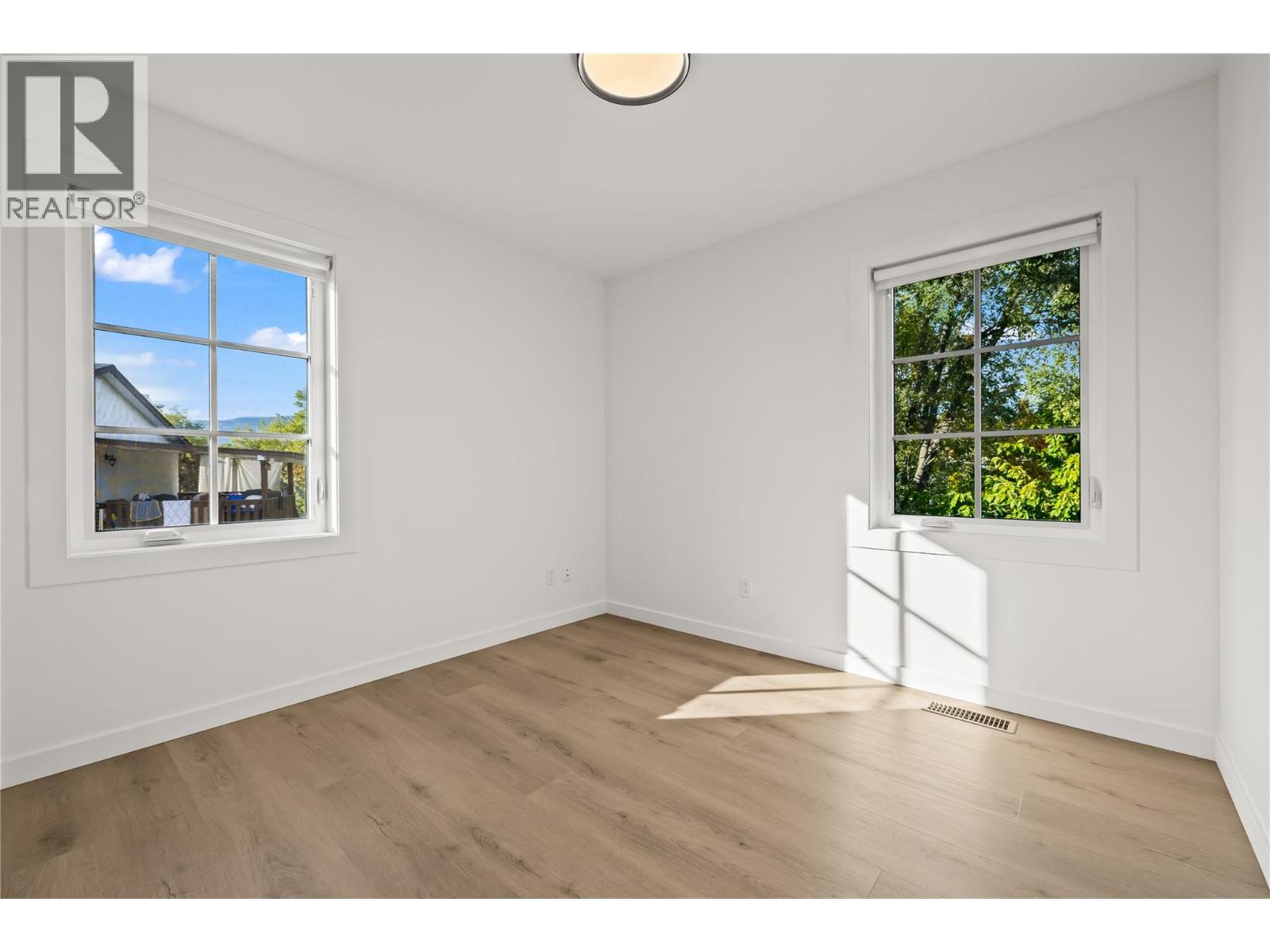 1 2957 Conlin Court, Kelowna