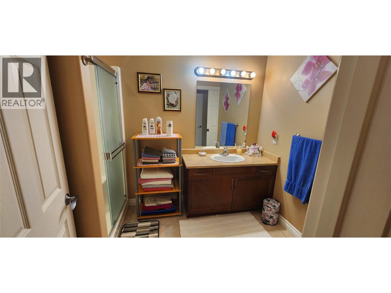 921 Spillway Road Unit# 306B, Oliver