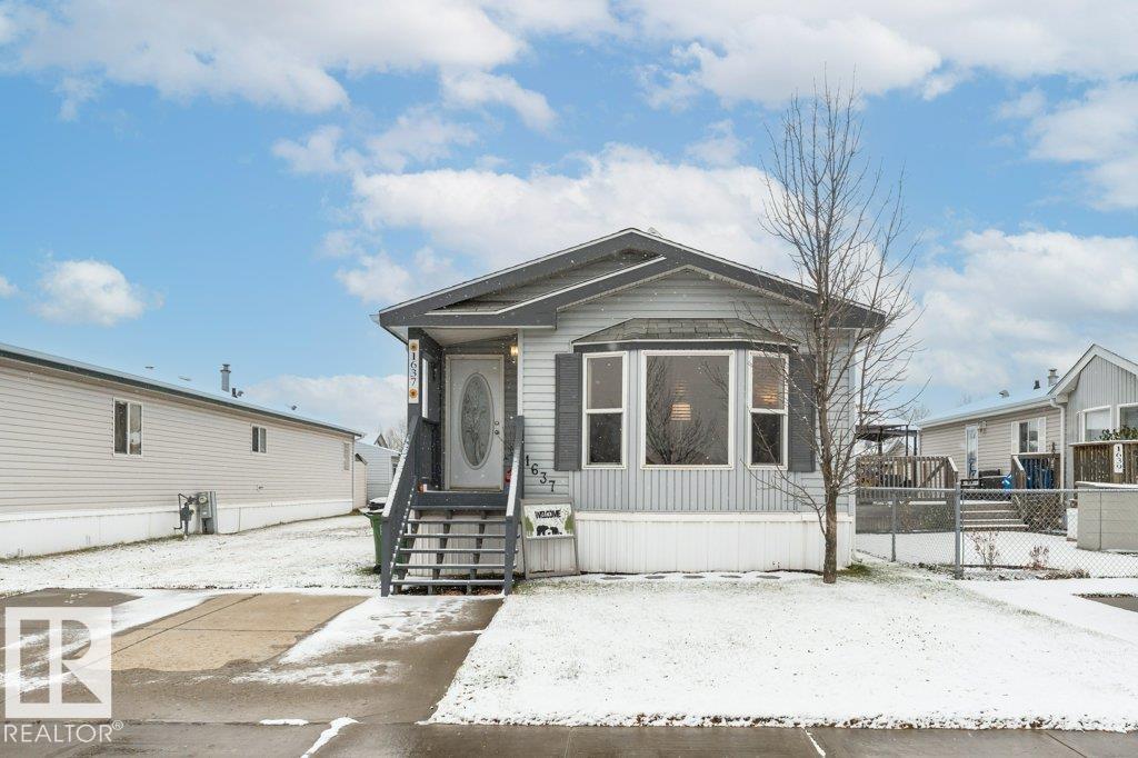 1637 68 AV NW, Edmonton