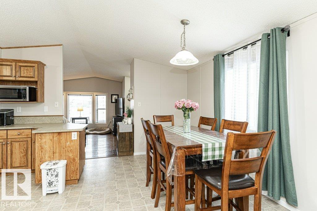 1637 68 AV NW, Edmonton