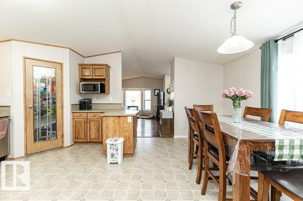 1637 68 AV NW, Edmonton