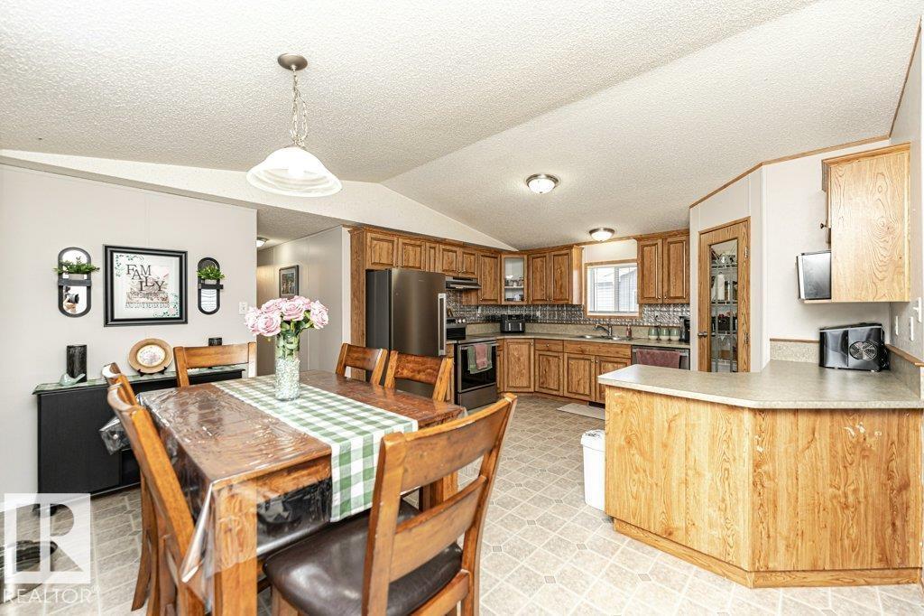 1637 68 AV NW, Edmonton