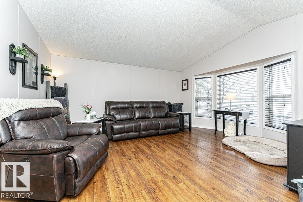 1637 68 AV NW, Edmonton