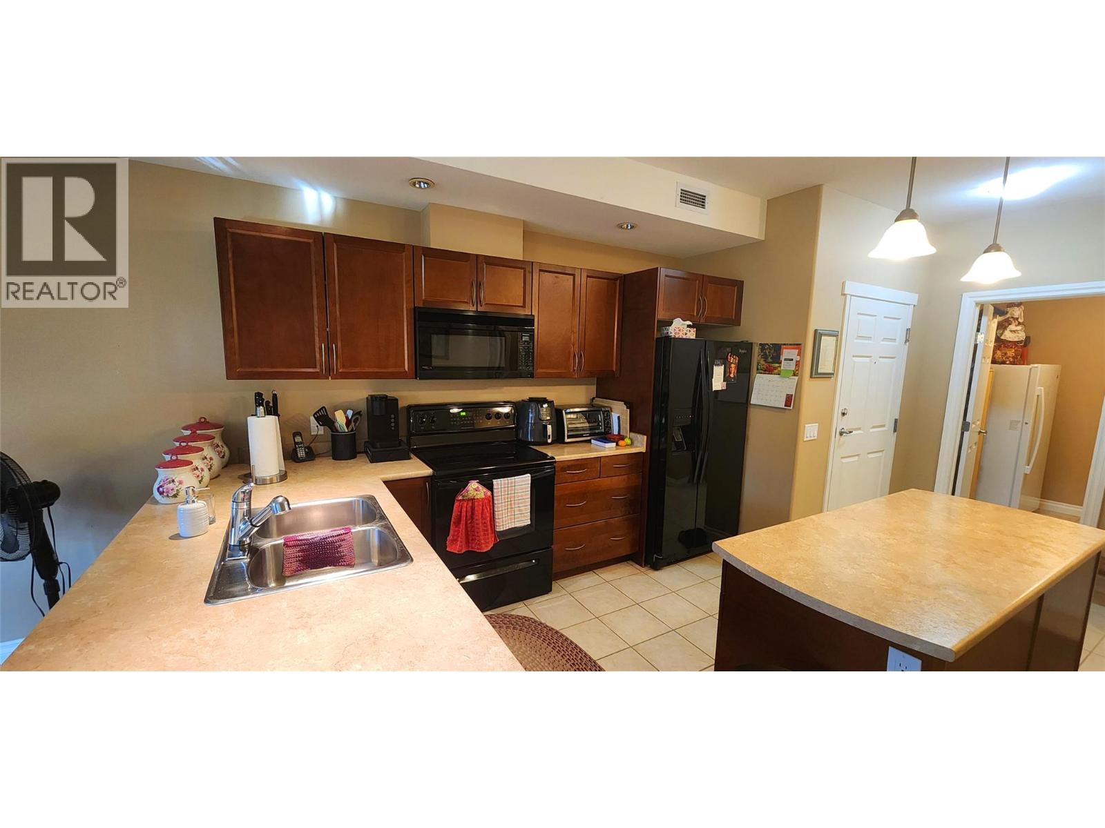 921 Spillway Road Unit# 306B, Oliver
