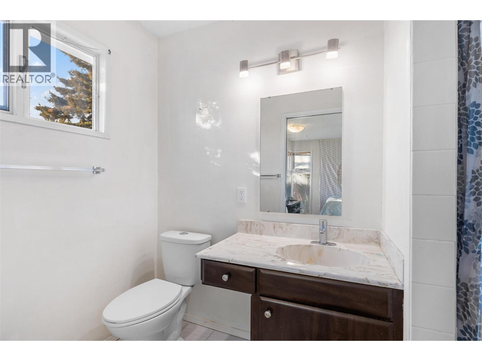  2650 Thacker Drive, West Kelowna