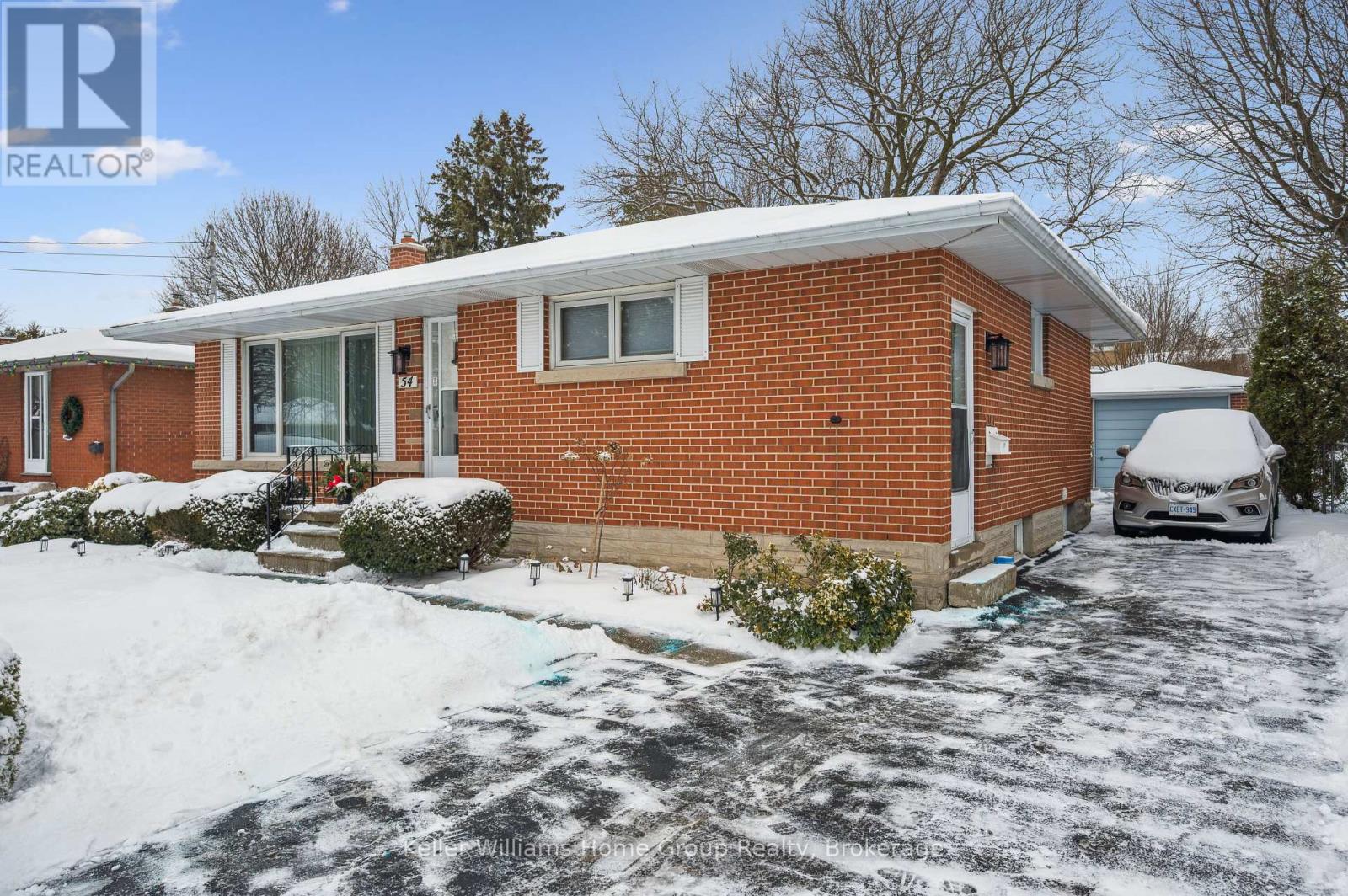 54 OTTAWA CRESCENT