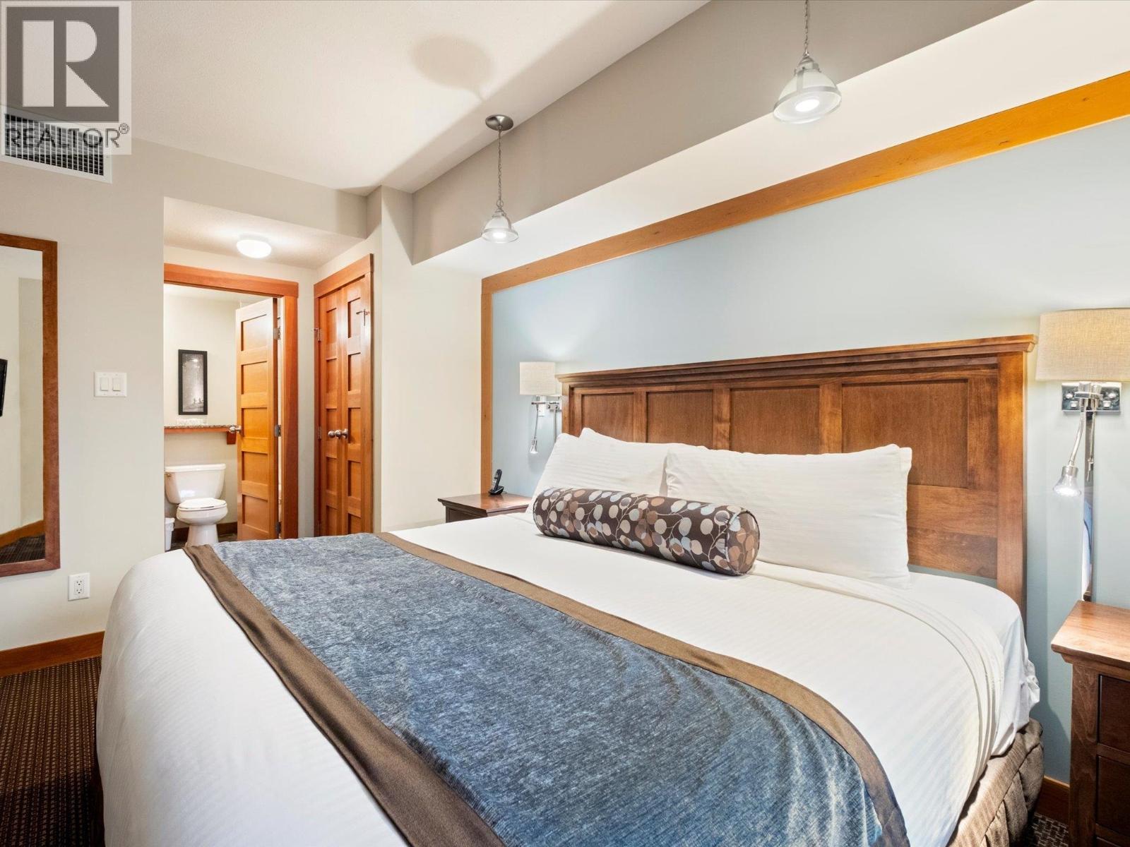 215C 2036 LONDON LANE, Whistler