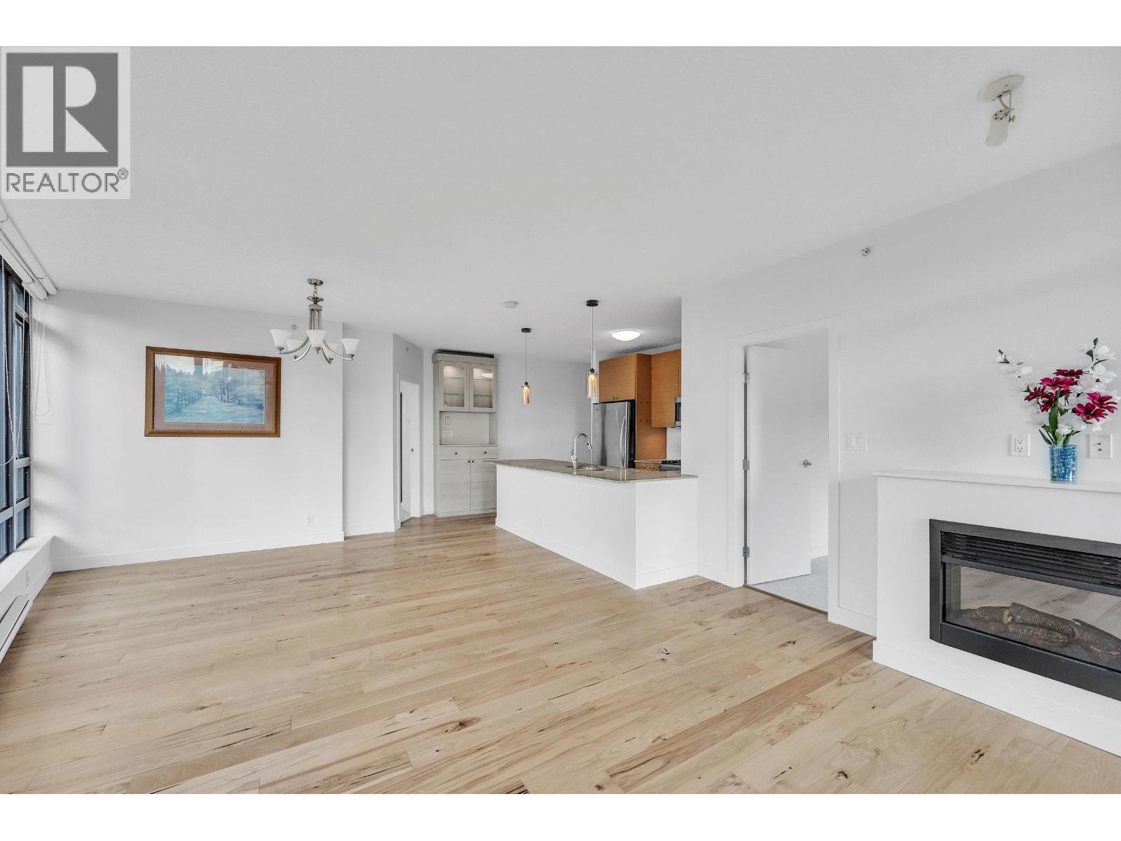 1904 400 CAPILANO ROAD, Port Moody