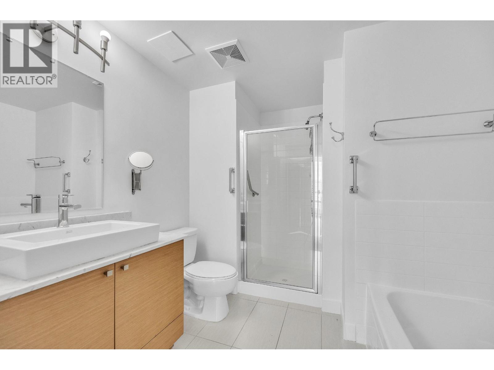 1904 400 CAPILANO ROAD, Port Moody