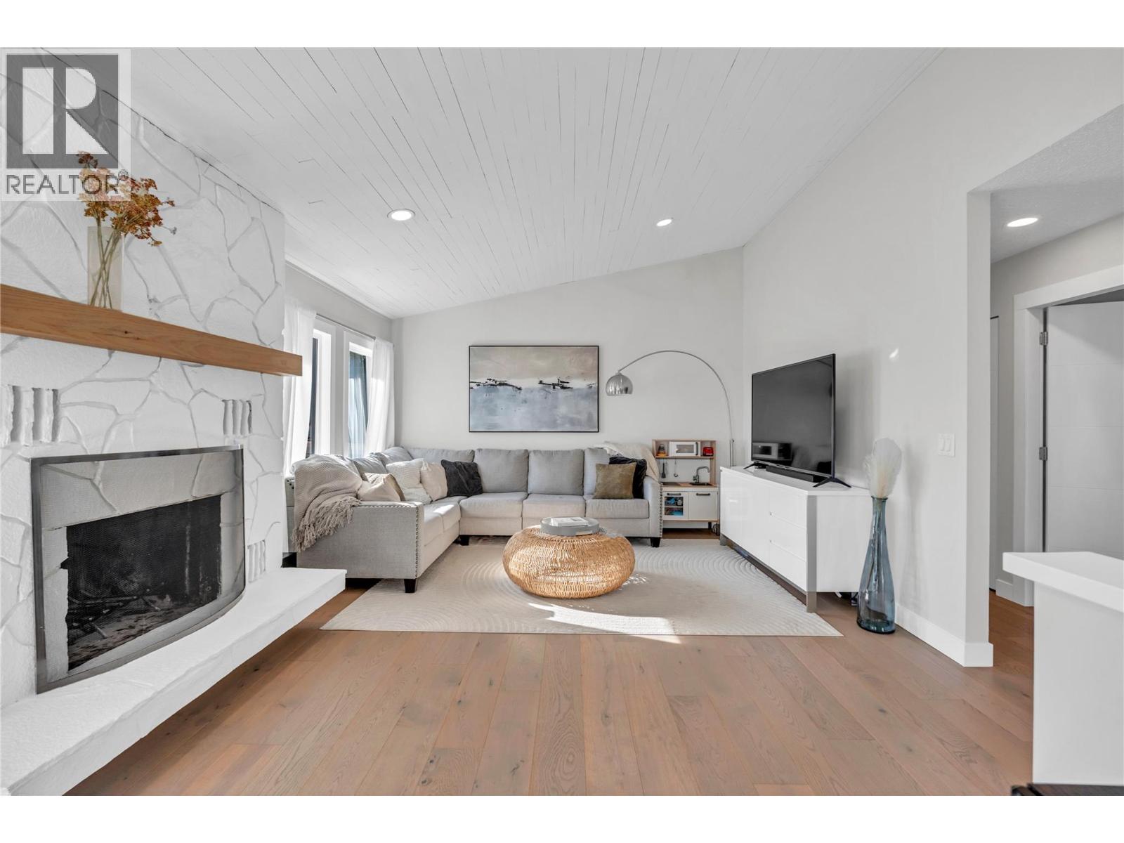 3904 Dryden Road, Peachland